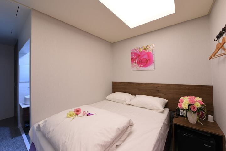 Room 6 of 30