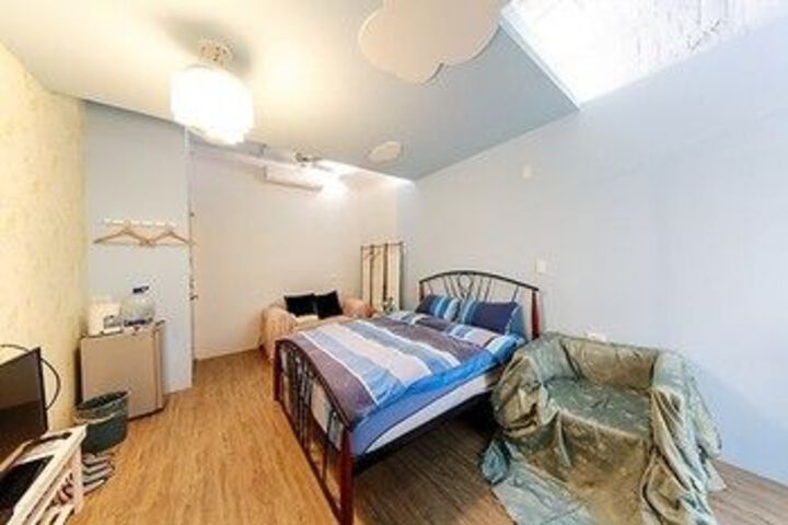 Room 11 of 19