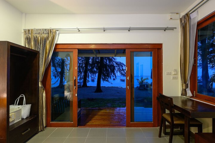 Room 36 of 200
