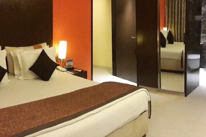 Room 11 of 36