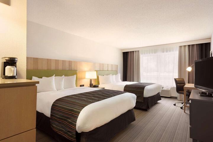 2 Queen Beds (1 of 5)