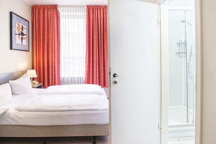 Room 14 of 32