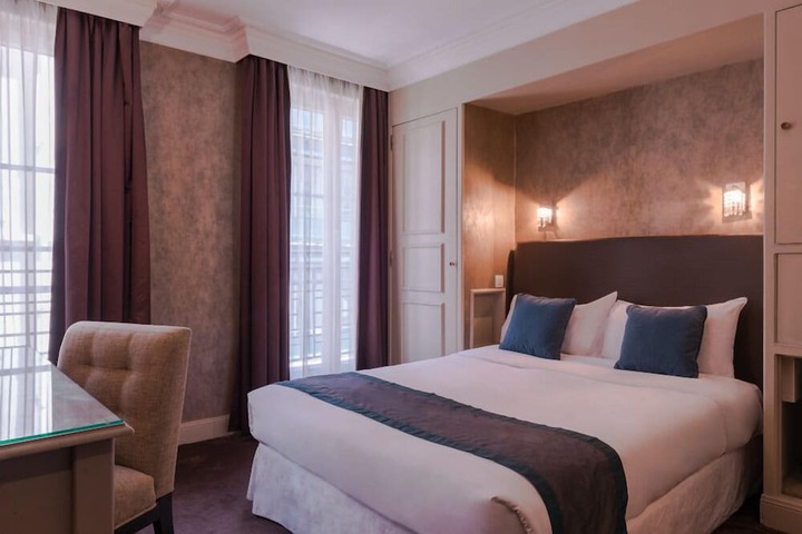 Room 10 of 22