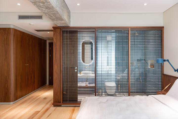 Room 15 of 46