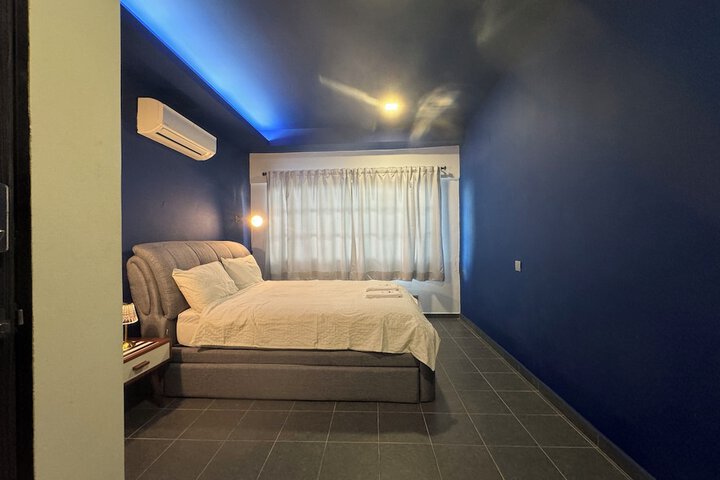 Room 32 of 49