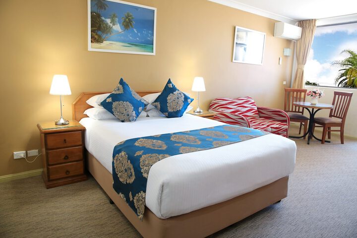 Room 9 of 32