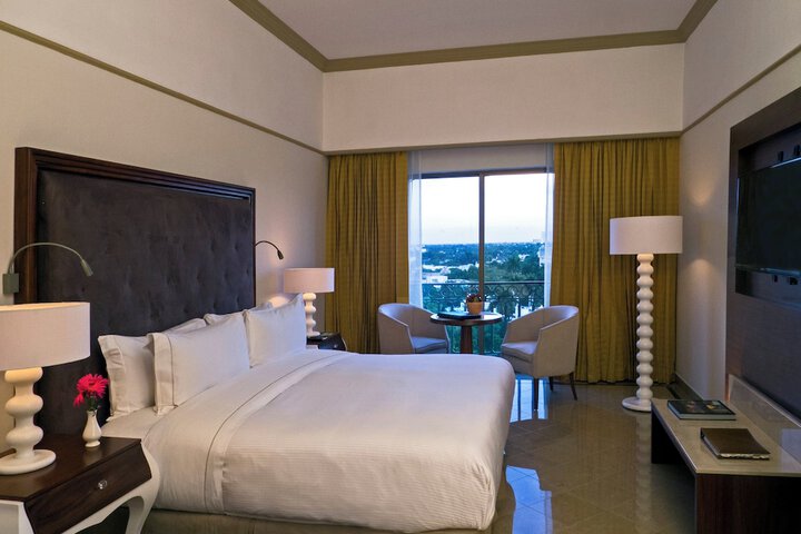 Room 13 of 120