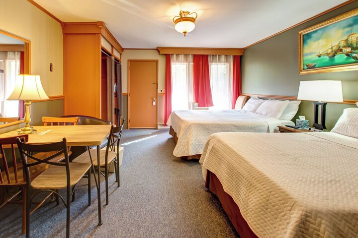 Room 34 of 108
