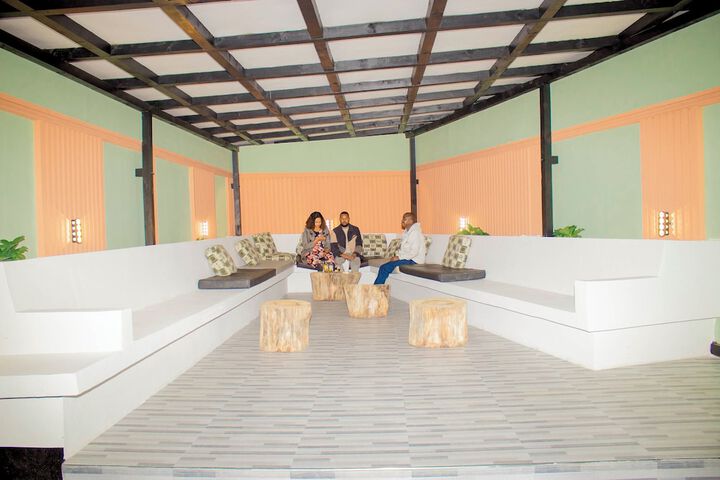 Lounge 45 of 55