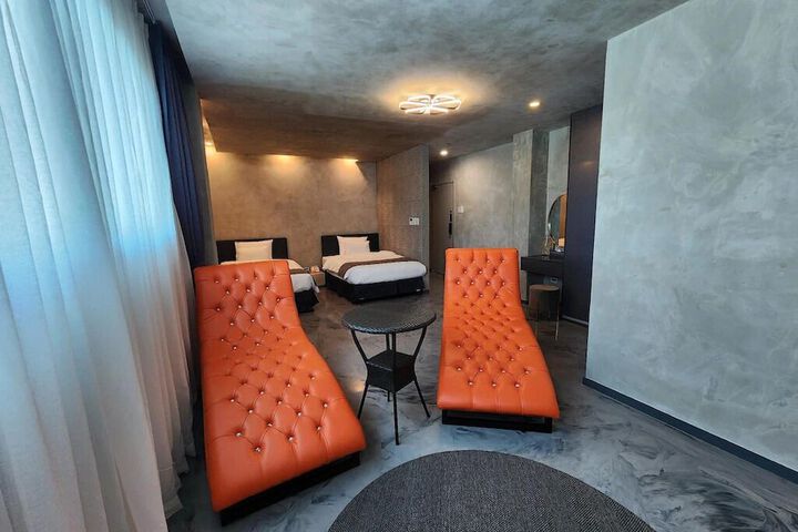 Room 3 of 88