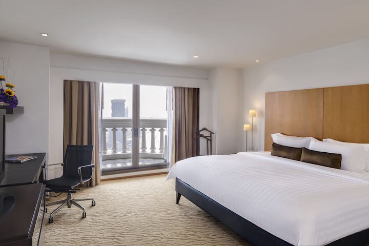 Room 8 of 206