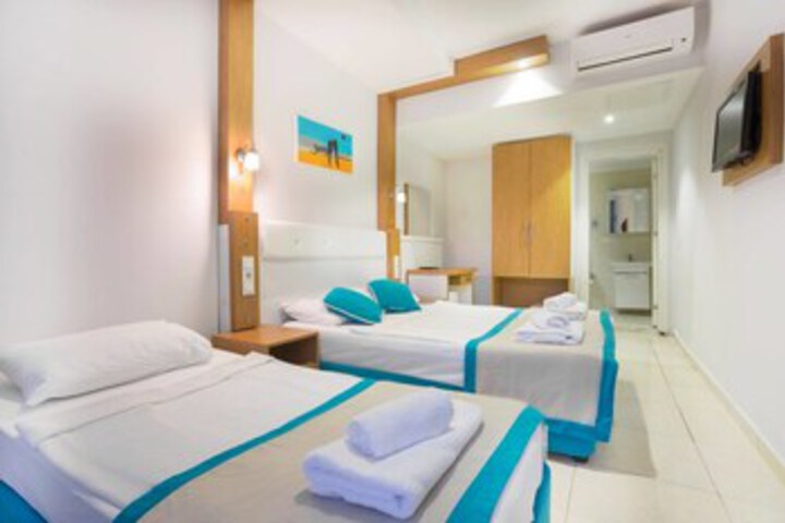 Room 32 of 40