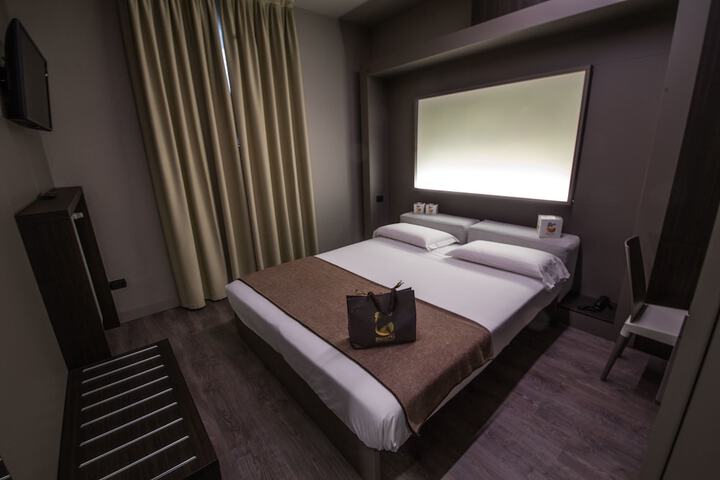 Room 21 of 93