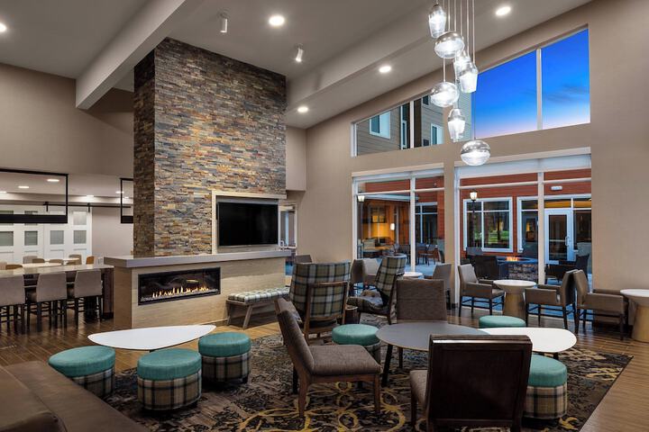 Lobby lounge
