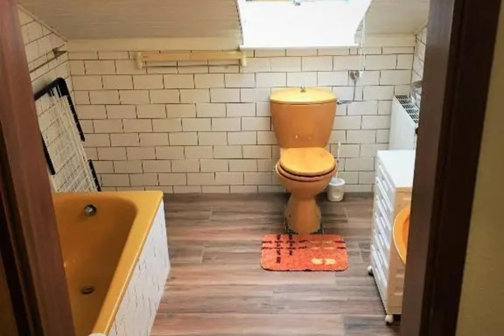 Room 5 of 10