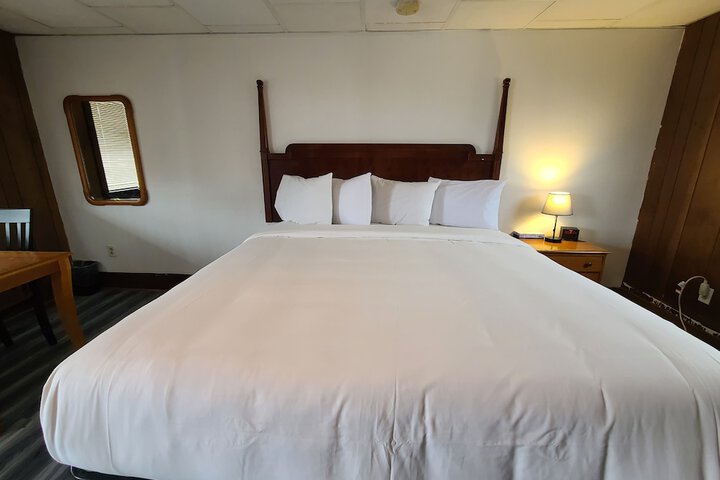 Room 4 of 63