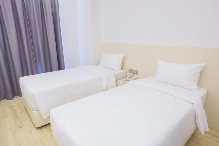 Room 9 of 26