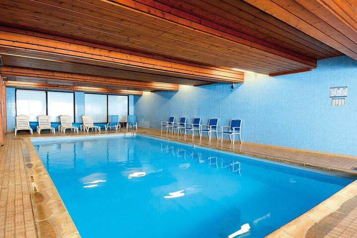 Hotel Pool