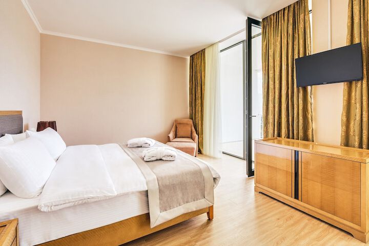 Room 27 of 75