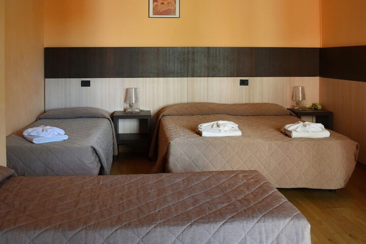 Room 19 of 48