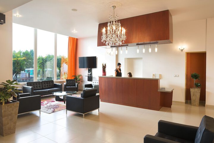 Entrance & Lobby