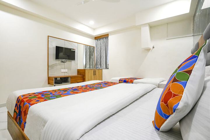 Room 13 of 36