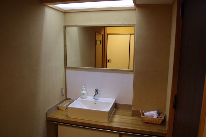 Room 7 of 32