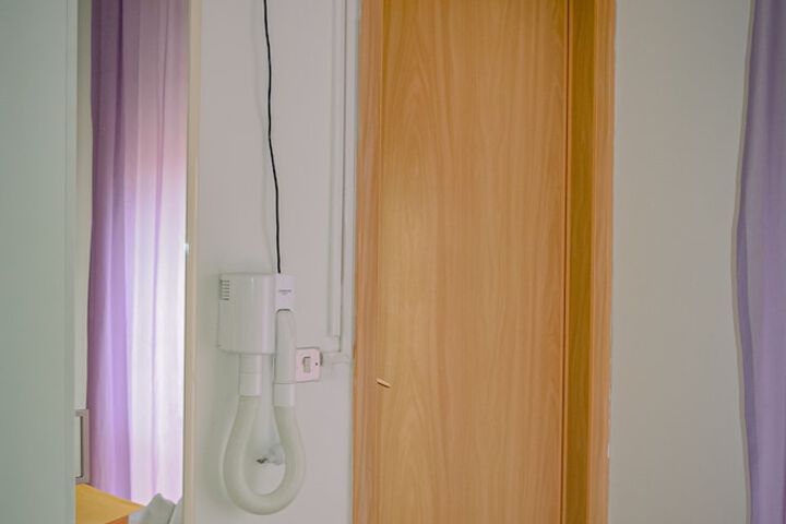 Room 10 of 76