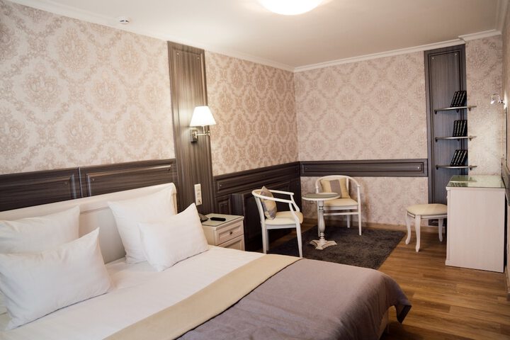 Room 8 of 87