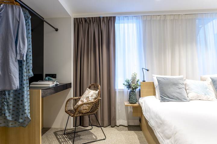 Room 28 of 68