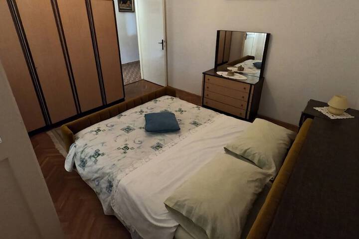 Room 6 of 20
