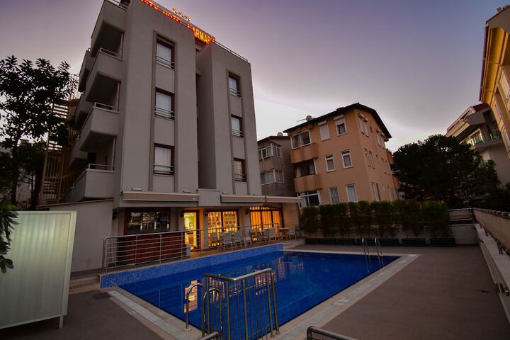 Hotel Pool