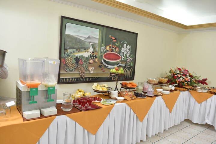 Dining 39 of 55