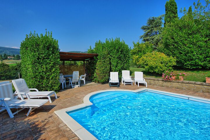 Pool 24 of 30