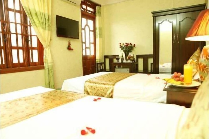Room 13 of 23