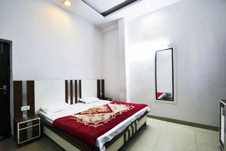 Room 3 of 13