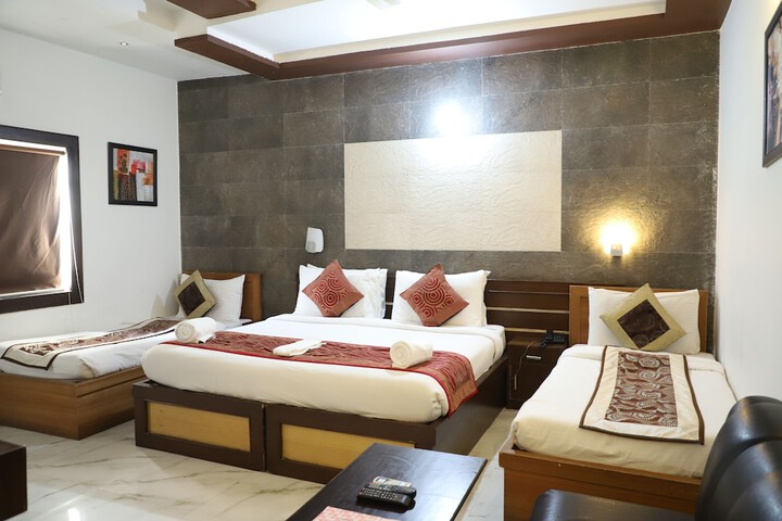 Room 15 of 48