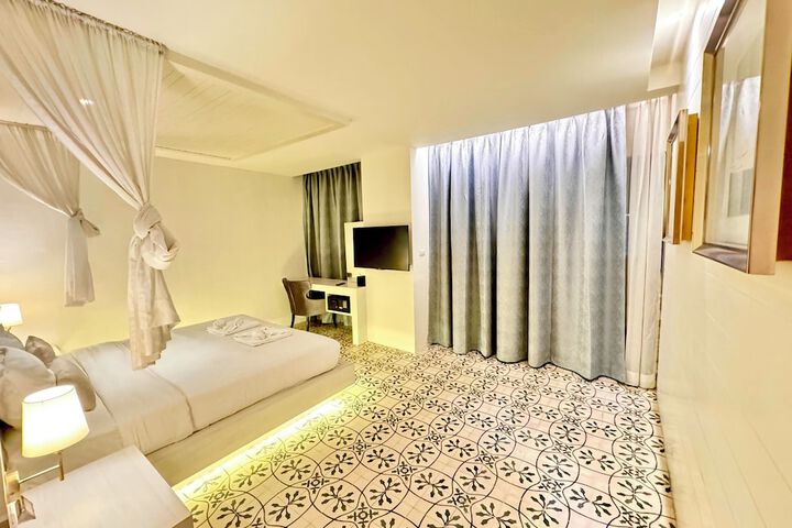 Room 10 of 61