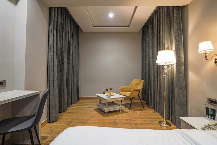 Room 9 of 25