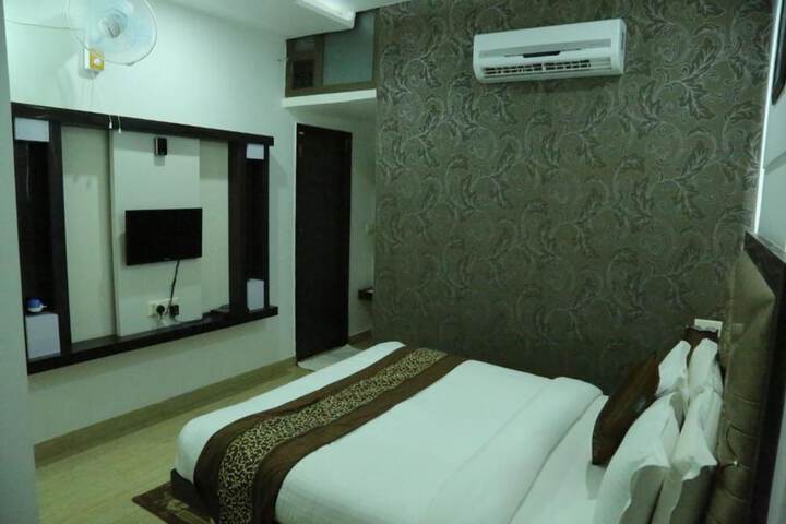Room 7 of 11