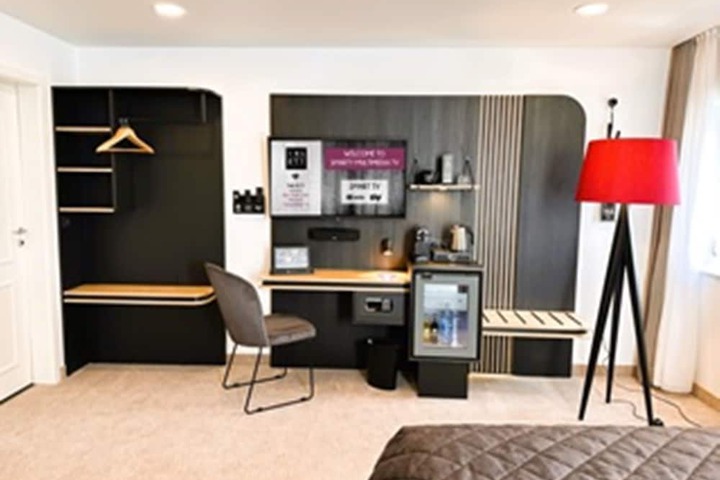 Room 106 of 194