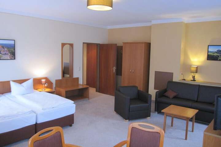 Room 13 of 36