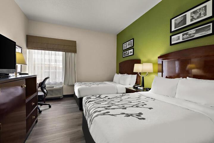 2 Double Beds (6 of 6)