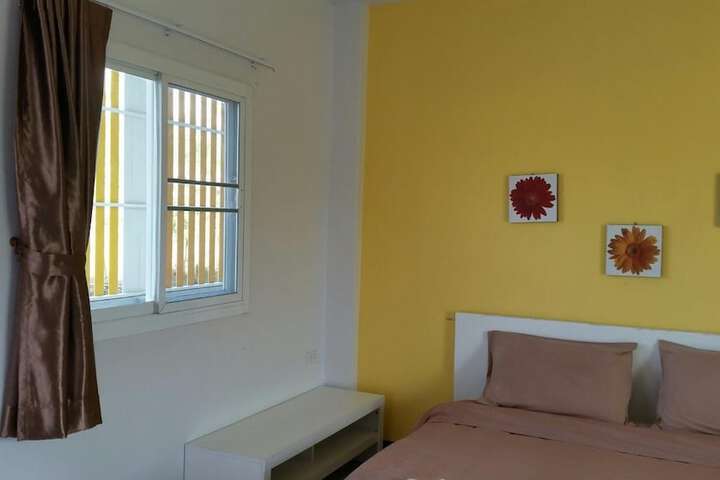 Room 8 of 16