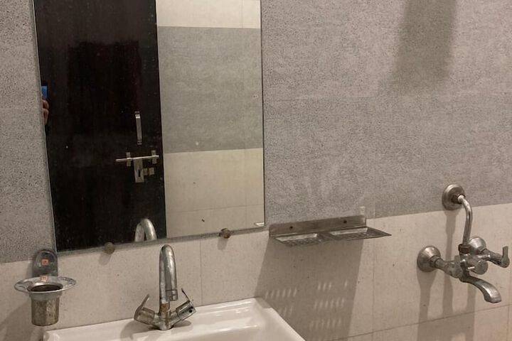 Room 15 of 16