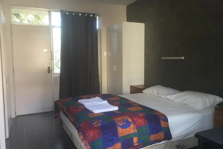 Room 5 of 10