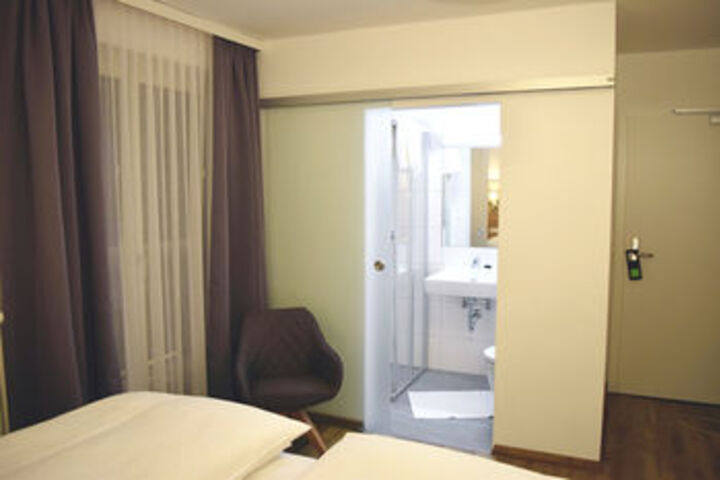 Room 78 of 136