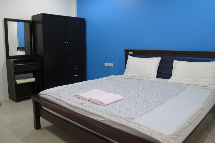 Room 9 of 38
