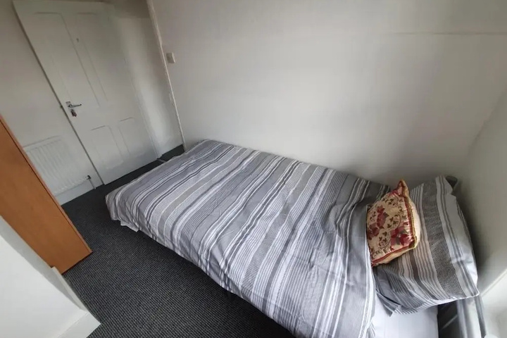 Room 9 of 15