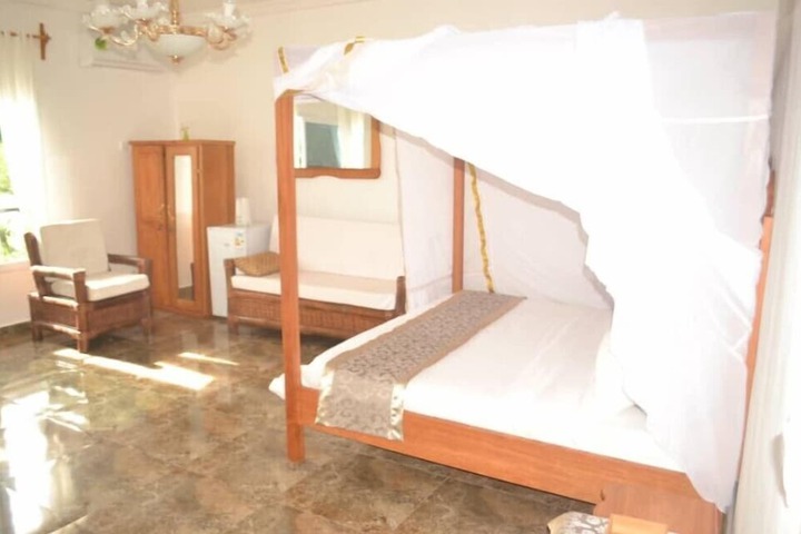 Room 4 of 20